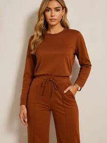 Traje 2 piezas casual de otoño que incluye blusa corta holgada y pantalones pierna ancha tipo pata elefante amplios y cordón en la cintura tela sin transparencias - Camel - Ver 3
