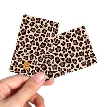 1 pieza Pegatina realista de tarjeta de crédito con estampado de leopardo, pegatina DIY de alta gama, mismo estilo que las blogueras de maquillaje, imprescindible para los amantes del estampado de leopardo, decora la tarjeta de transporte, la tarjeta universitaria, la tarjeta de crédito