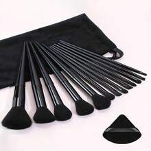 Ensemble de 14 pinceaux de maquillage professionnels avec des poils en nylon et un manche en ABS | Comprend un pinceau, un pinceau de contour, un pinceau de mélange, un pinceau à ombre à paupières et une houppette triangulaire en velours pour tous les types de peau. Le cadeau parfait pour la Saint-Valentin et la Fête des Mères