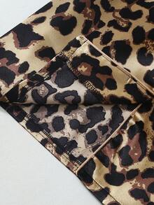 3 件套缎面猎豹印花睡衣套装 - 短袖上衣、短裤和长裤，女士休闲宽松睡衣，适合居家和户外穿着，春夏秋冬 - 彩色 - 查看 9