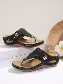2026 New Style Women's Wedge Heel Flip-Flops - Breathable Hollow-Out Toe & Clip Design, Lightweight Synthetic Cover Sandals With Cushioned EVA Insole & Non-Slip PVC Sole, Slip-On All-Season Casual Shoes, Comfortable Footwear, Crisscross Strap Design, Durable Traction Footwear - Đen sâu - Xem 2