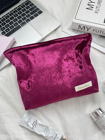 حقيبة مستحضرات تجميل فاخرة ذات سعة كبيرة من القطيفة المطفأة، منظم مكياج للسفر لمستحضرات التجميل والأحمر الشفاه، حقيبة تخزين محمولة للضروريات السفر والعطلات والمكياج للنساء