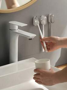 Soporte para cepillo de dientes para uso doméstico, perchero para cepillo de dientes minimalista montado en la pared sin taladrar, con tapa de cierre automático, estante de almacenamiento para cepillo de dientes, organizador portátil y sencillo para el baño, organizador de cepillo de dientes a prueba de polvo con tapa