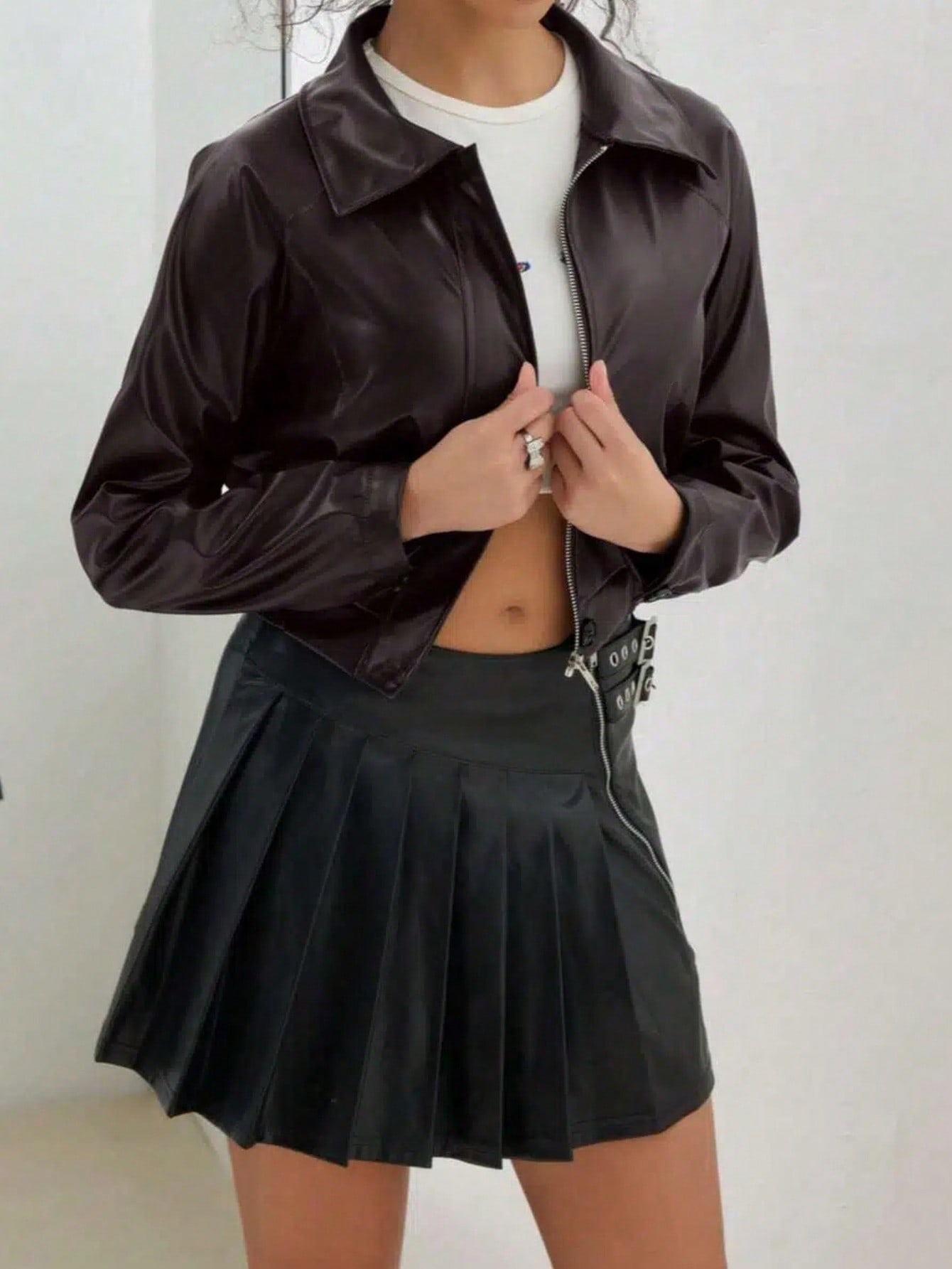 البلوزر الكاجوال خفيف الوزن ذو الياقة المنخفضة وسح...