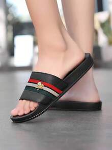 Ciabatte estive da uomo taglie forti, misure 36-48, scarpe casual comode per esterni, leggere e antiscivolo, pantofole resistenti e traspiranti, adatte per uso esterno e quotidiano (motivo asimmetrico). Le suole di queste ciabatte sono in materiale EVA. Non esporre a luce solare diretta per lungo tempo, altrimenti le scarpe si restringeranno. Vestibilità ampia - nero - Visualizzare 6