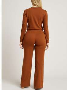Traje 2 piezas casual de otoño que incluye blusa corta holgada y pantalones pierna ancha tipo pata elefante amplios y cordón en la cintura tela sin transparencias - Camel - Ver 2