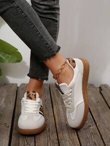 DareSee Fall/Winter 2025 New Leopard Print Women Casual Sneakers, Low-Top Lace-Up Flat Comfortable Versatile Vulcanized Shoes Gifts