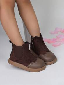 1 par de botas premium para bebé, hechas de cuero y gamuza de alta calidad, suaves, encaje delicado y combinación de colores retro, estilo único y versátil, diseño con cremallera lateral para facilitar el calzado y descalzado, suela suave y elástica que proporciona un apoyo cómodo para los pasos del bebé