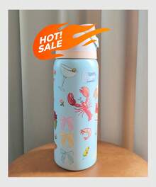 OWALAs Light Blue Picnic Pattern Cup. Vacuum Flasks & Thermoses Water Bottle. Stainless Steel Water Bottle With Straw. Very Suitable For Water, Iced Tea Or Coffee, Ice Drinks ; Hot Drinks. Can Be Used For Outdoor Sports, Heat Preservation Time Cold And Hot Water Can Be Insulated, Suitable For Sports, Outdoor Activities, Travel, And Student Sports Water Cup. Halloween Gifts, Christmas Gifts, Gift-Giving. 24oz(710ml) / 32oz(945ml). - 野餐 - 查看 6