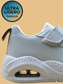 TENIS 1093 DISEÑADOS PARA EL USO DIARIO Y ESCOLAR, ESTOS TENIS COMBINAN COMODIDAD, RESISTENCIA Y ESTILO. SU SUELA DE VÁLVULA ULTRALIGERA BRINDA MAYOR AMORTIGUACIÓN Y CONFORT EN CADA PASO, IDEAL PARA LARGAS JORNADAS. EL AJUSTE CON CONTACTEL Y AGUJETAS PERMITE PONERLOS Y QUITARLOS FÁCILMENTE, ASEGURANDO UN CALCE FIRME. PERFECTOS PARA NIÑOS Y NIÑAS ACTIVOS, OFRECEN DURABILIDAD, LIGEREZA Y PRACTICIDAD, MANTENIENDO EL LOOK MODERNO Y LIMPIO QUE COMBINA CON CUALQUIER UNIFORME O OUTFIT CASUAL. - Blanco - Ver 3