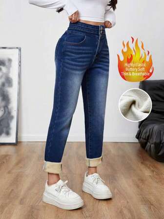 25秋冬新款高腰保暖牛仔裤，三粒扣腰部设计，高弹修身剪裁，打造纤细身形，是日常通勤和周末休闲的理想之选。