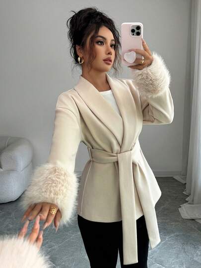 Abrigo largo de mujer con cuello de chal, cinturón y adorno de piel sintética de manga larga con tejido de tela