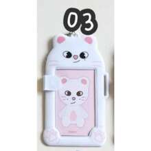 Serie de cosplay Figuras de anime Kawaii Nuevo Kpop Titular de tarjeta de dibujos animados Skz Animal Plástico Soporte de foto de tres pulgadas Forma asimétrica Cubierta protectora con imán Sujeción manual Un regalo de Navidad y cumpleaños para un amigo