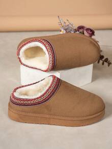 Bottes de neige pour femmes, Pantoufles mode intérieur/extérieur confortables en mousse, Marron châtaigne avec bordure, Pantoufles de maison moelleuses à enfiler