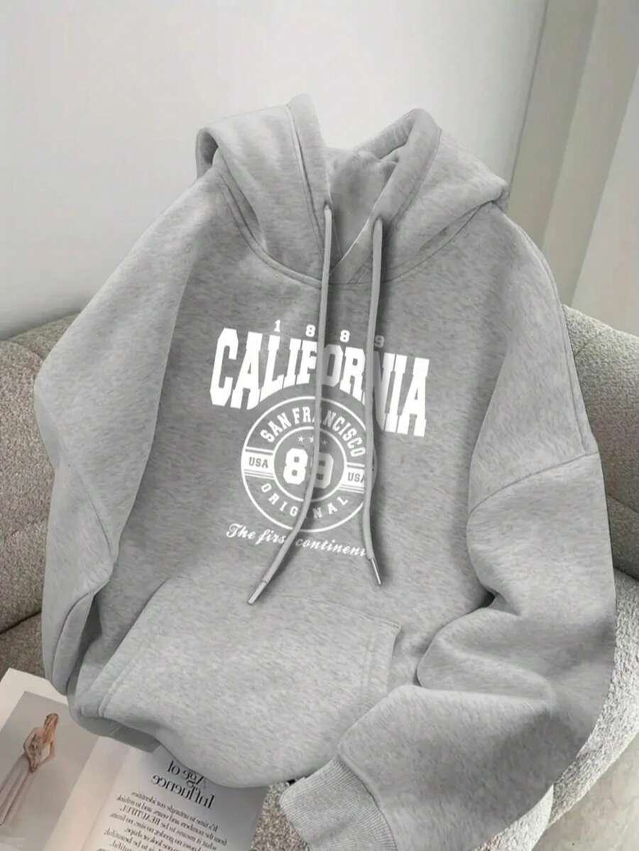 Sudadera hoodie sweatshirt dama mujer gorro capucha encapuchada manga larga algodon bolsa canguro cangurera bolsa bolsillo estampado 1889 san francisco california letrero letras numeros fechas college colegial universidad universidades escolar varsity lindo cute tierno suave pachoncita puños rib acanalados casual atletica aesthetic homie cossy casa diario frio ciudad urbana moderna juvenil comoda abrigadora caliente calientita ejercicio pijamada - Gris - Ver 1