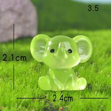 30 قطعة / 50 قطعة من تماثيل الفيلة الصغيرة، ديكورات صغيرة لحيوانات أليفة جميلة، إكسسوارات ديكورية لتزيين المناظر الطبيعية للحدائق المصغرة على المنضدة، إكسسوارات ديكورية مسلية وجميلة لتزيين المنضدة، قطع بألوان عشوائية لعرض المنضدة.