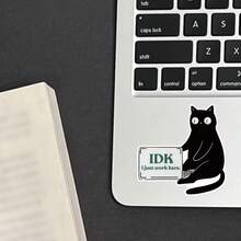 No sé, solo trabajo aquí' Pegatina de vinilo - Disponible en mate, holográfico y brillante Pegatinas divertidas para botellas de agua, portátiles