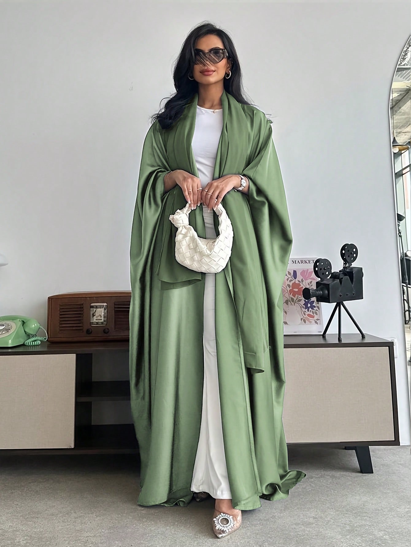 عباءة فضفاضة بلون أحادي على الطراز الشرق أوسطي مع...