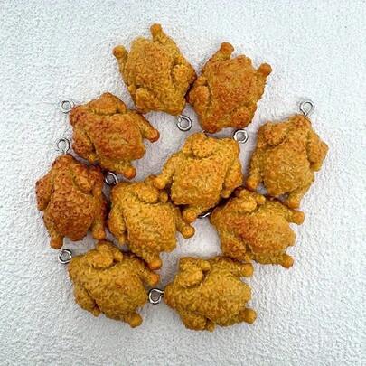 10pcs/20pcs Realistic Fried Chicken Pendant, Handmade Resin Simulated Fried Chicken With Accessory Rings, Suitable For DIY, Toy House Decoration - Parties, Halloween, Christmas Gifts.
