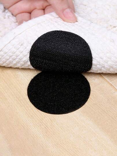 Runde selbstklebende rutschfeste Pads verhindern das Verrutschen von Bettwäsche, Sofas und Teppichen, halten Fußmatten und Sofakissen ordentlich und sauber. Ideal zum Befestigen von Teppichen, Badematten, Wohnzimmersofas und Schlafzimmerbettwäsche, um Bewegung zu verhindern. Geeignet für Heimwaren, Schlafzimmerzubehör, Sofabefestigungen, Fußmattenbefestigungen, runde Klebebänder, selbstklebende Pads, Heimzubehör, Haushaltswaren und doppelseitiges Klebeband.