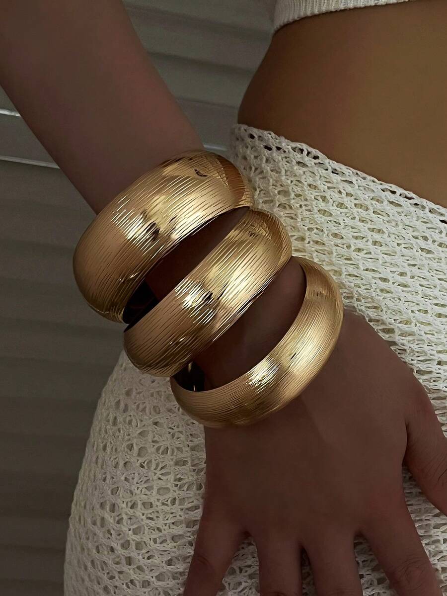 3 Pcs Gold Tone Oversized Wheels Design Chunky Metal Cuff Bangles Set Stacked Bracelets - Minimalist Bracelet Jewelry Suitable For Daily Wear , Dating , Party - Gold Stacking Bracelet Set - View 1