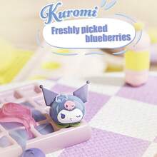 Sanrio 家族甜蜜水果系列可爱颗粒盲袋挂饰 - 可爱又装饰性的玩具，My Melody、Hello Kitty 和 Kuromi 搭配水果装；让你的夏天充满清新的水果香味～（赠品：1 片 3M 胶带用于汽车装饰） - 彩色 - 查看 5