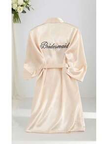 1 pièce Robe à lettre initiale de mariée et demoiselle d'honneur, tenue de préparation pour la fête nuptiale, accessoires pour cérémonie et réception de mariage. Pyjama de printemps/été pour demoiselle d'honneur, robe de mariée, meilleure amie. Peignoir de mariée brodé. Fournitures de mariage. Accessoires de fête de mariage en plein air. + 1 paire de pantoufles