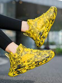 أحذية رياضية كاجوال بطبعات غرافيتي يمكن ارتداؤها من الجنسين، أحذية رياضية متعددة الاستخدامات، أحذية كرة السلة بنعل سميك مقاس كبير مع نمط غرافيتي عشوائي جديد