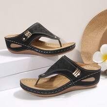 2026 New Style Women's Wedge Heel Flip-Flops - Breathable Hollow-Out Toe & Clip Design, Lightweight Synthetic Cover Sandals With Cushioned EVA Insole & Non-Slip PVC Sole, Slip-On All-Season Casual Shoes, Comfortable Footwear, Crisscross Strap Design, Durable Traction Footwear - Đen sâu - Xem 5