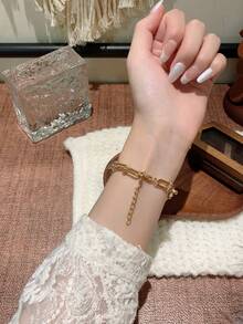 1件优雅奢华个性化女士手链腕表，超薄方形简约石英表，适合日常佩戴，生日礼物