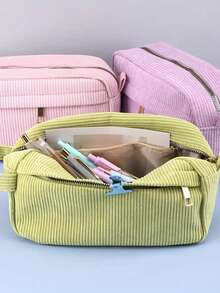 1 Peça Caixa de Lápis Personalizada de Volta às Aulas e Presente de Aniversário para Meninas, Caixa de Lápis Personalizada (Bordada Personalizada), Caixa de Lápis com Letra, e Bolsa de Lápis de Corduroy Personalizada (Suporte para Personalização de Nome), Bolsa de Lápis com Letra, Também com Bolsa de Higiene Prática, Bolsa de Armazenamento de Materiais Escolares. Toda a série se concentra em um senso de exclusividade, com personalização de nome/letra para mostrar a singularidade.