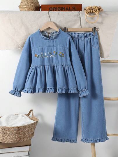 2 件套女童休闲舒适服装，荷叶边袖花卉印花牛仔长袖 T 恤和中蓝色牛仔裤套装，秋冬新品