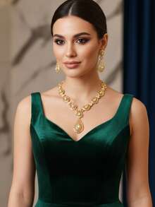 阿拉伯風格時尚受歡迎的宮殿透空鑲鑽雕花落淚項鍊耳環套裝，適合新娘在婚禮、宴會、派對和舞會上佩戴。