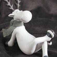 A Rustic-Style Resin Reindeer Figurine, Featuring An Adorable Split Cartoon Deer Design. Perfect As Festive Desktop Decor For Rooms And Retail Displays, And An Ideal Christmas Holiday Gift.