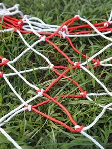 1 szt. Pogrubiona siatka na piłki sportowe, czerwono-biała [Duża siatka] Duża, pojemna siatka do koszykówki | 1 szt., odważna, do koszykówki, siatkówki, piłki nożnej, tenisa i piłek do sportów na świeżym powietrzu. Mieści 10-20 piłek lub siatkową torbę do przechowywania sprzętu sportowego. Trwała konstrukcja, idealna na szkolne boiska sportowe.