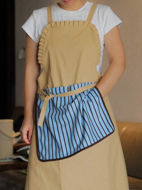 1 Stück einfarbige Spitzenbesatz Schürze mit abnehmbarem Handtuch, minimalistischer Stil - 100% Polyester, lange Länge, extra große Tasche, Kreuz-Rücken-Design, verstellbarer Taillengurt, geeignet für Restaurant, Garten, Haushaltsreinigung, Outdoor-Arbeit