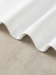 Black T-Shirt With Japanese Calligraphy Character Design. 200g Cotton Breathable Fabric With First-Class Texture And High Quality. The Regular Layout Is Casual And Versatile, Can Easily Show Your Temperament, Suitable For Various Occasions, And The Style Of Both Men And Women Is Unisex. It Is Given As A Gift And Has Been Meticulously Crafted.