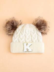 1 pezzo Cappellino bianco a maglia con doppio pon pon carino per neonati/bambini, berretto morbido e caldo adatto per bambini e bambine, disponibile con lettere da A a Z