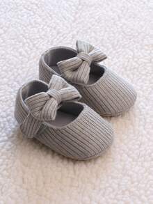 1 双女童蝴蝶结针织面料一脚蹬可爱平底鞋，适合春秋季节