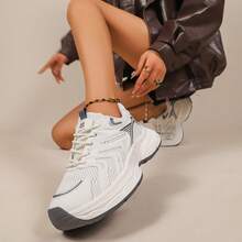 Nya sneakers med tjock sula för kvinnor, lätta vardagsskor, små vita skor, tennisskor, mångsidiga löparskor, söta och moderiktiga lätta, grova sneakers - Grå - Visa 5