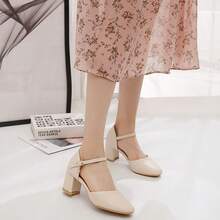 Zapatos de tacón para mujer Sandalias de verano de una sola correa, punta cuadrada y punta abierta para mujer. Combinación de verano con vestidos. Zapatos de tacón medio grueso, tacón alto y estilo hada. Sandalias de punta semiabierta para mujer. Novedades de primavera/verano de estilo hada. Zapatos de tacón grueso y punta hueca. Tacones franceses versátiles de una sola correa y punta abierta. - Beis - Ver 8