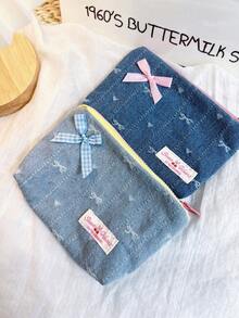 1 Piece Cute Square Coin Purse With Denim Bow Pattern Mini Lipstick Organizer Bag With Detachable Bow Pendant Portable Cosmetics Bag Soft Fabric Sanitary Napkin Organizer Bag Fashionable Clutch Pouch Wallet Small Items Storage Bag For Key, Earphone, Coin, Lipstick, Lip Oil, Card, Girls'Accessories College Vacation Cruise Summer Holiday Essentials Organizer Bag With Zipper Women's Makeup Storage Bag