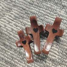 1/3/5/10/20 pezzi Croci in legno vintage con dettagli a forma di cuore - Croci cristiane portatili adatte per preghiera, conforto e esposizione da tavolo - Croci in legno multifunzionali adatte per decorazione domestica e regali religiosi, decorazioni stagionali, loghi e targhe