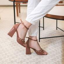 Women's Sandal With 9cm Block Heel, Elegant Square Toe, Metallic Spikes, Comfortable, Modern - 駝色 - 查看 1