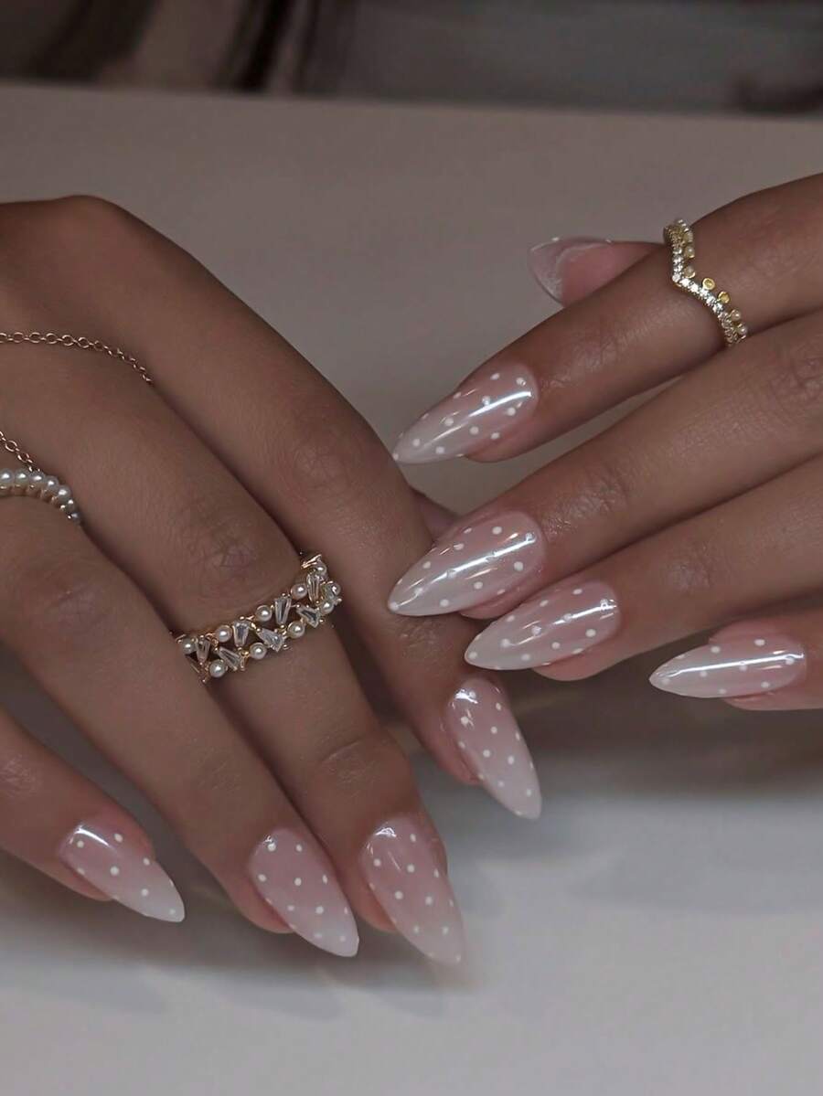 10片手工按压式短指甲贴，波点美甲贴，法式美甲贴纸，棕色美甲贴，红色美甲贴，黑色美甲贴，白色美甲贴，粉色美甲贴，蓝色美甲贴，可爱美甲贴，畅销手工五角星，3D五瓣花和扎染小花，3D瓢虫和蝴蝶结装饰，包含美甲工具，杏仁形指甲贴，适合女性和女孩的美甲用品，手工按压式指甲贴。