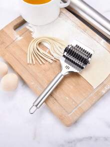 1 pieza Máquina para hacer pasta de acero inoxidable, cortador de fideos, rodillo de masa, máquina para hacer pasta italiana, cortador de masa manual, prensa de pasta, herramienta de cocina - Color aleatorio, gran regalo para el Día del Padre, Día de la Madre, amigos, novio/novia, familia, maestro, compañero de trabajo, Halloween, Navidad, regalos de Halloween