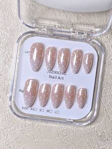 10片手工按压式短指甲贴，波点美甲贴，法式美甲贴纸，棕色美甲贴，红色美甲贴，黑色美甲贴，白色美甲贴，粉色美甲贴，蓝色美甲贴，可爱美甲贴，畅销手工五角星，3D五瓣花和扎染小花，3D瓢虫和蝴蝶结装饰，包含美甲工具，杏仁形指甲贴，适合女性和女孩的美甲用品，手工按压式指甲贴。 - 白色 - 查看 4