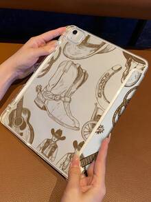 Este estuche para tableta presenta una carcasa dura transparente combinada con una tapa frontal magnética y plegable. Es delgado, ligero y portátil, equilibrando la estética con la practicidad. El diseño se inspira en el estilo vaquero occidental, con elementos dibujados a mano como botas de vaquero, sombreros de vaquero, guitarras y figuras de vaquero, emanando un fuerte ambiente retro y encarnando un espíritu de libertad, tranquilidad y aventura.