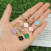 1 件/2 件时尚创意四叶草幸运钥匙扣派对小礼物，配有简约优雅的拥抱卡，可爱钥匙链环包背包吊坠汽车钥匙吊坠圣帕特里克节朋友纪念礼物、理想的魅力礼物、友谊礼物、生日礼物、陪伴礼物、节日派对礼物，给他人也送一份幸运四叶草礼物汽车配件包饰学校字母哥特 Y2k 包配件挂绳带身份证夹汽车配件包饰 - 彩色 - 查看 12