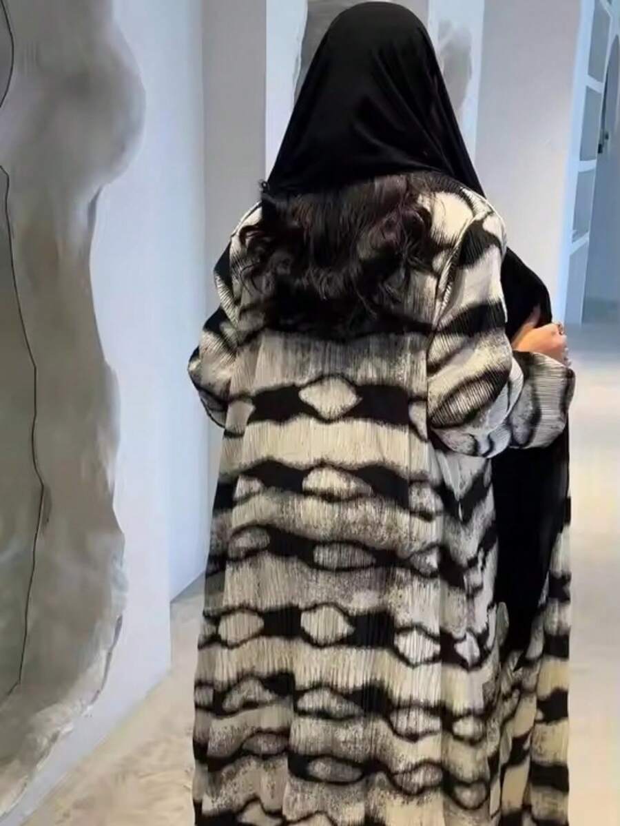一件黑白褶皱阿巴雅长袍，弹力时尚，经典百搭，适合穆斯林女性日常祈祷穿着。 - 彩色 - 查看 1
